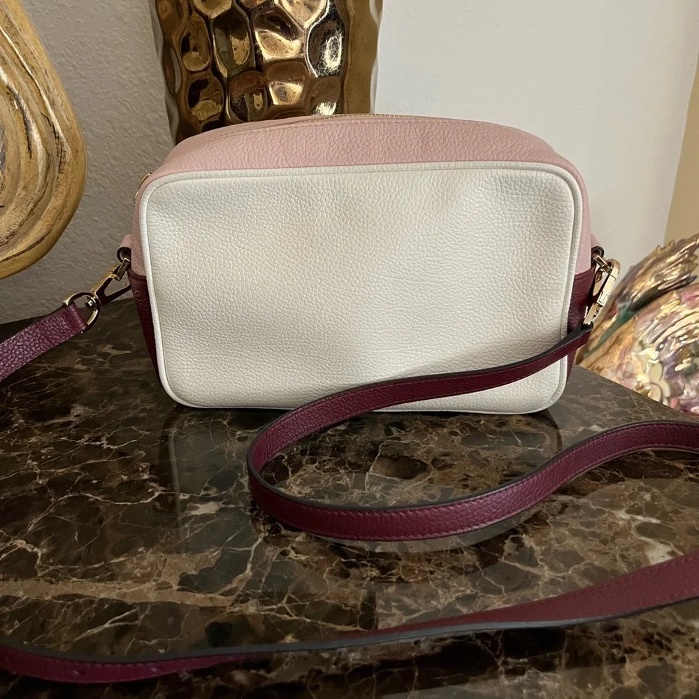Golden Goose Star Made in Italy Soft-Grain Leather Crossbody Bag. - Picture 8 of 10